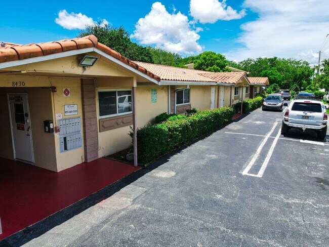 Interior Photo - 8430 NW 40th St Coral Springs, FL 33065