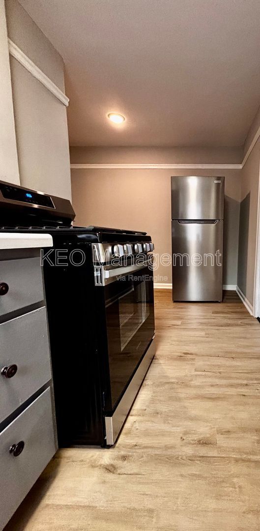 Building Photo - 225 E Xenia Dr