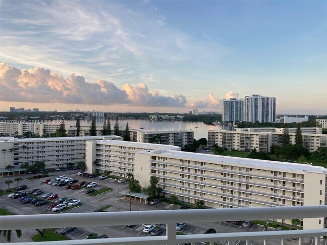 Building Photo - 18011 Biscayne Blvd