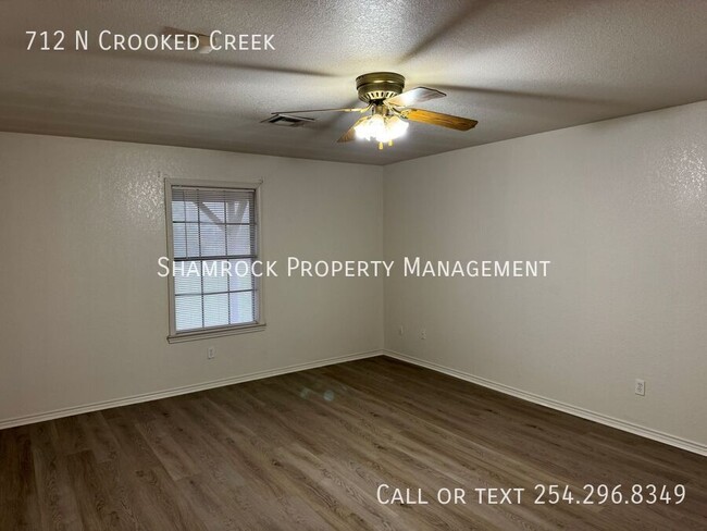 Building Photo - Spacious 3/2 in Lorena