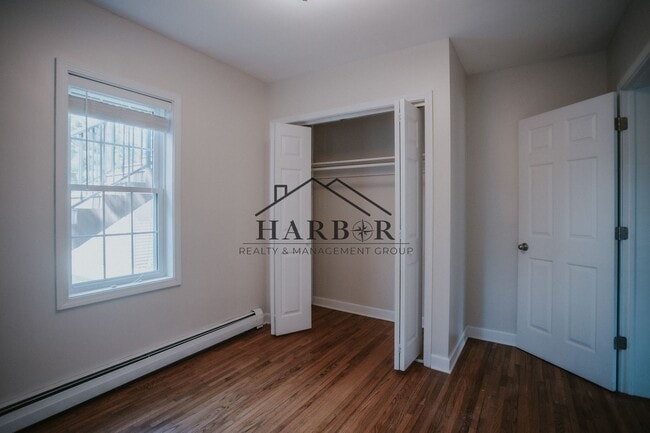 Building Photo - 608 6th Ave SW