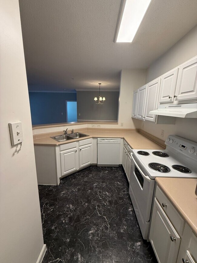 Building Photo - 9201 Walden Park Dr