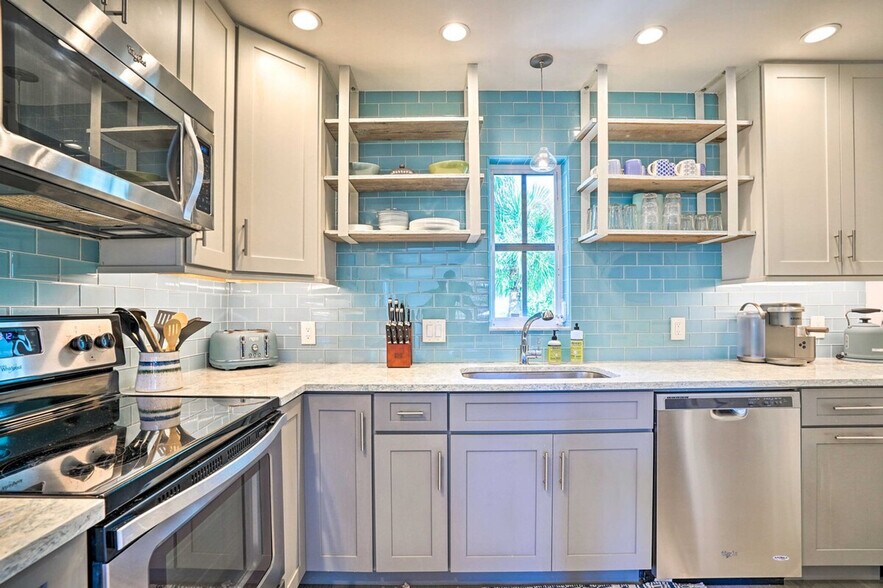 Building Photo - 215 Bobolink Way