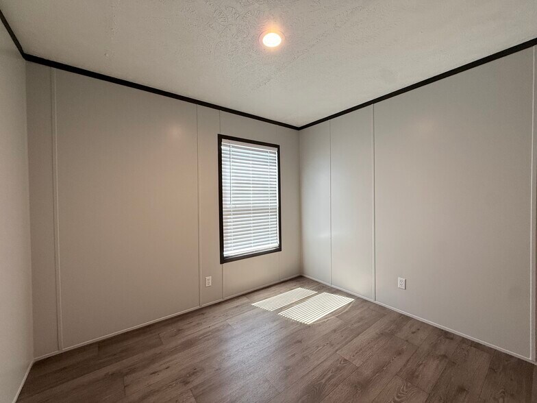 Building Photo - 135 Prairie Dr
