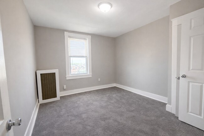 Building Photo - 1215 N Ellwood Ave