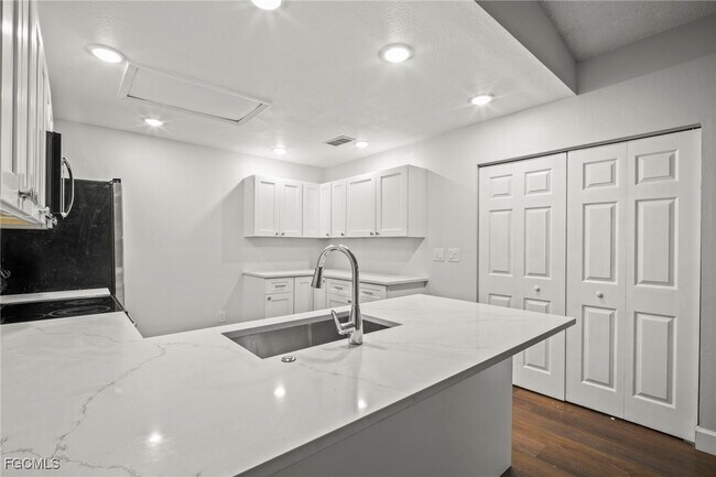 Primary Photo - 15524 Crystal Lake Dr
