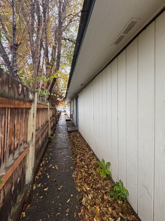 Building Photo - y90312