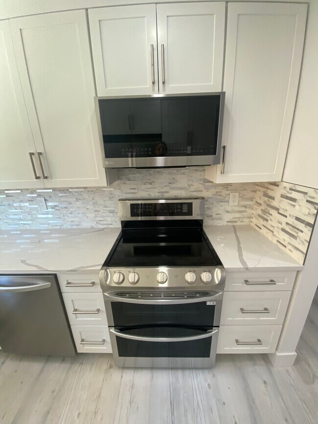 Building Photo - 9653 S 44th St