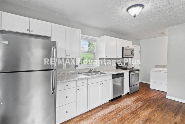 Building Photo - 2-Bedroom Home Walking Distance to Longwood University