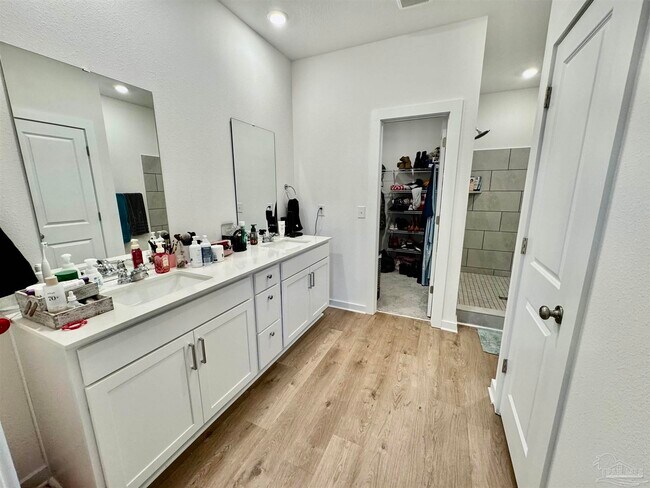 Building Photo - 6330 Buckthorn Cir