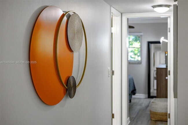 Building Photo - 1125 NE 16th Pl