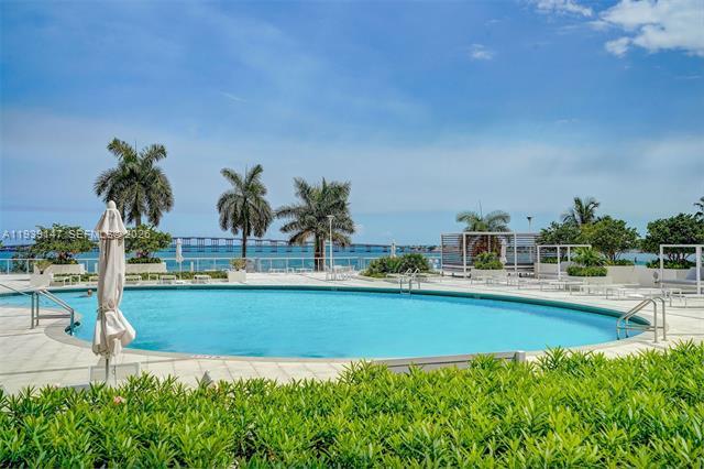 Building Photo - 1541 Brickell Ave