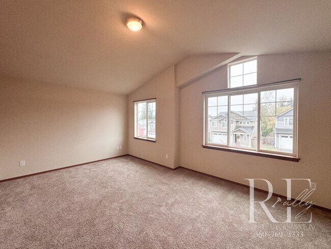 Building Photo - Spacious East Bremerton Home with Vaulted ...