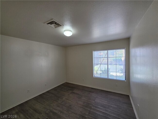 Building Photo - 4865 S Torrey Pines Dr