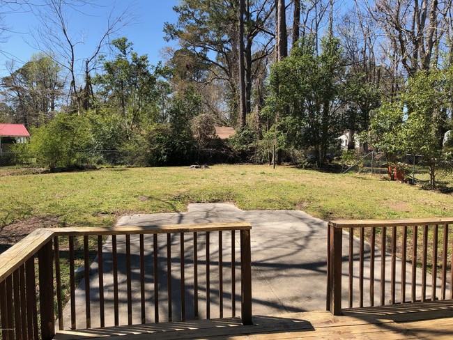 Building Photo - 503 Henderson Dr