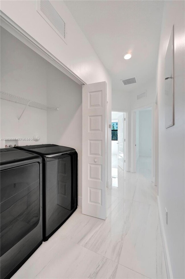 Building Photo - 10500 NW 78th Terrace