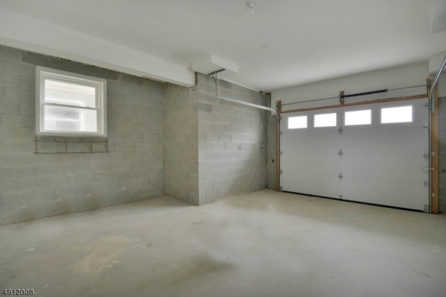 Building Photo - 410 Davis Ave