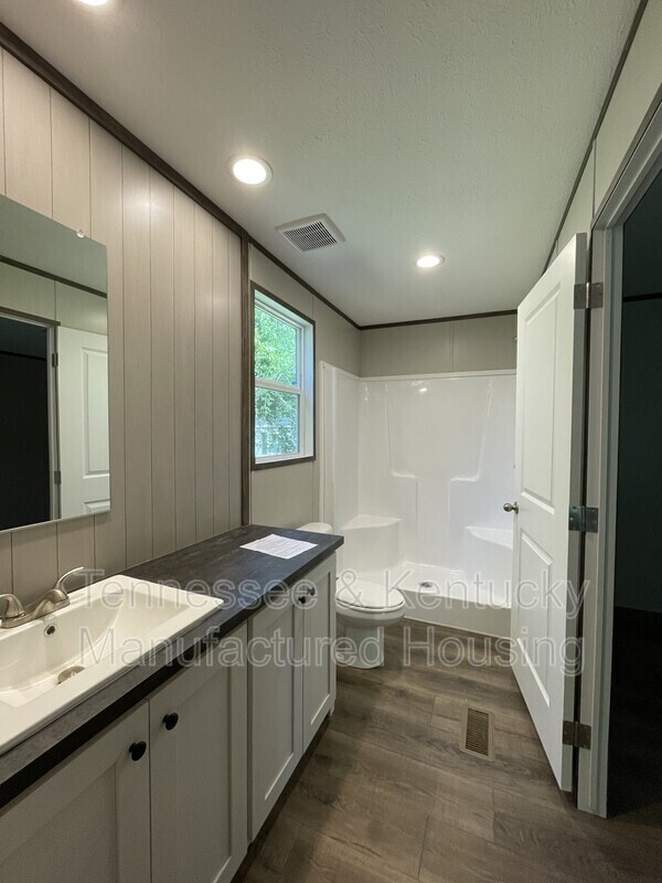 Building Photo - 218 Eller Dr