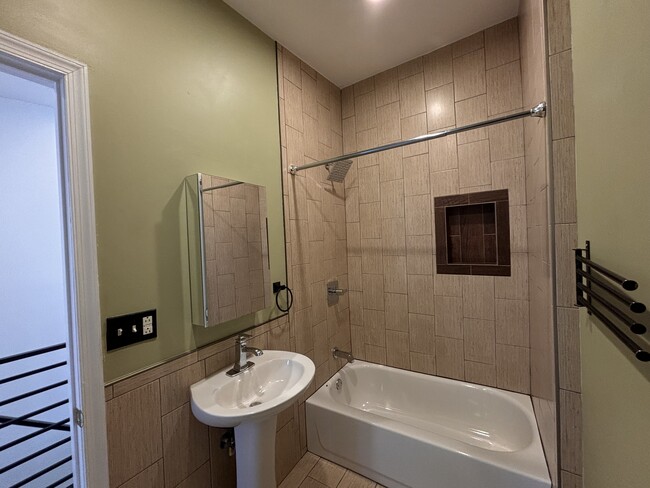 Building Photo - 2313 E Harold St