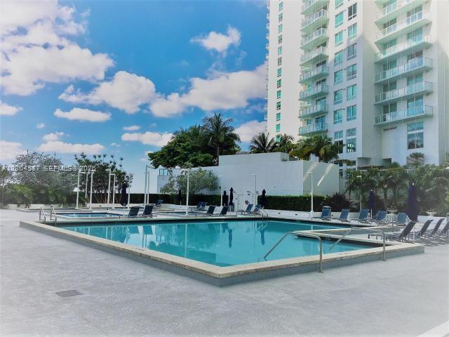 Building Photo - 1800 N Bayshore Dr