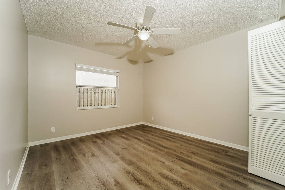 Building Photo - 6642 NW 42nd Ave