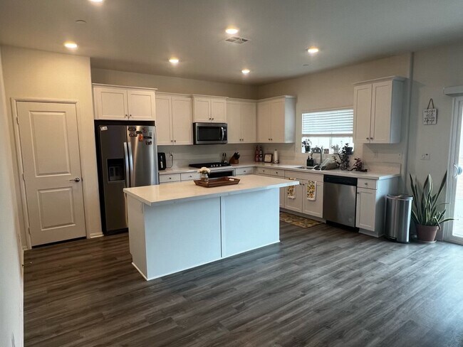 Building Photo - 28388 Memory Ln