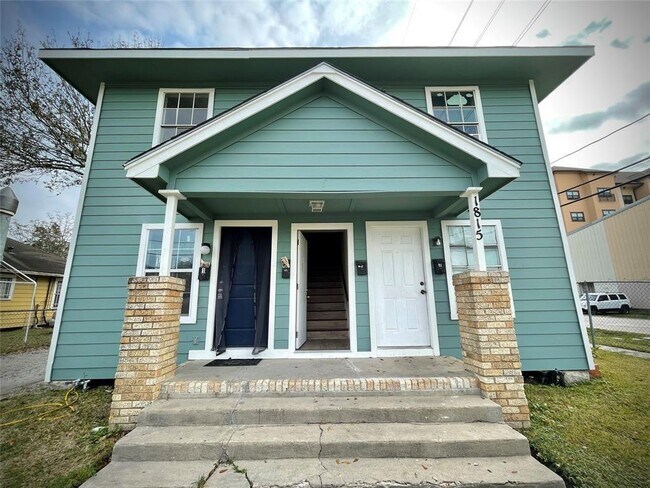 Primary Photo - 1815 Hussion St