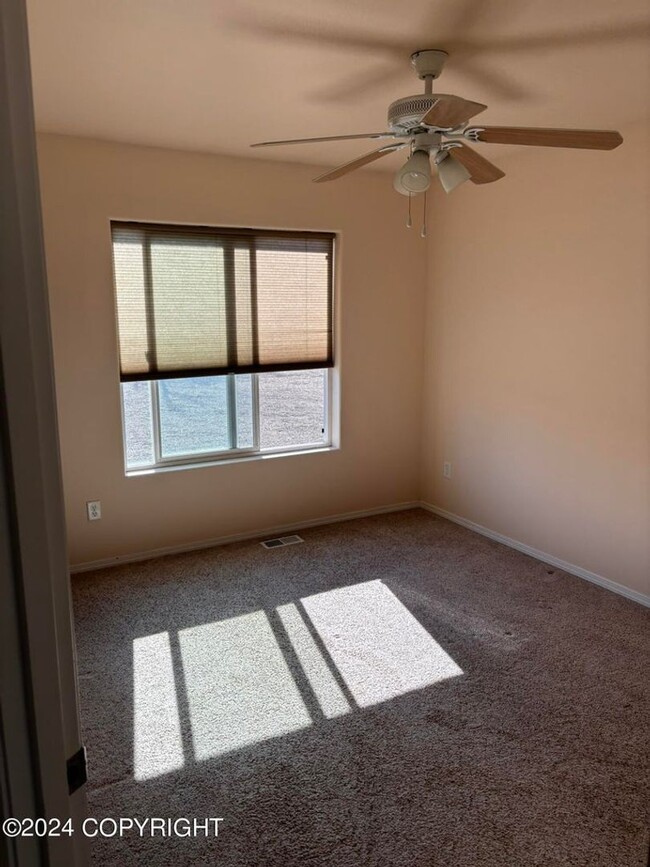 Building Photo - 2 Bed UMED Townhouse