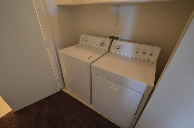 Building Photo - 2nd Floor Condo in a Gated Northeast Commu...