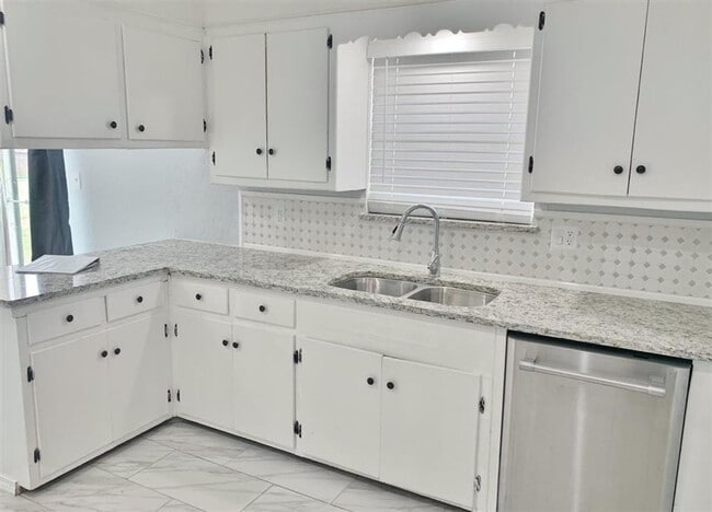 Building Photo - 4207 SE Camden Way