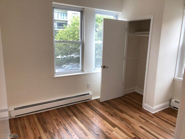 Building Photo - 516 Summerfield Ave