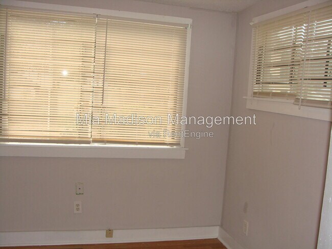 Building Photo - 513 W 35th St