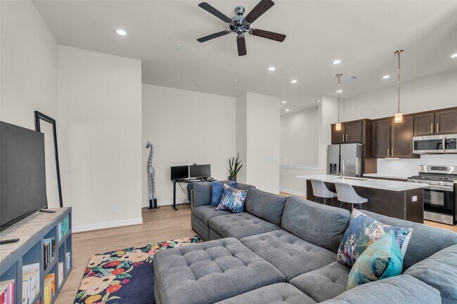 Building Photo - 144 Knightsbridge Park Ln