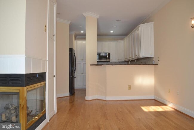 Building Photo - 9443 Van Arsdale Dr