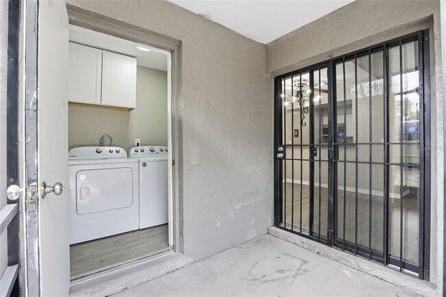 Building Photo - 207 SW 6th Ave