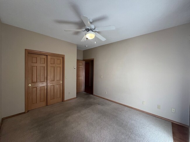 Building Photo - Southwestern 3 Bedroom 2 Bathroom Home In ...