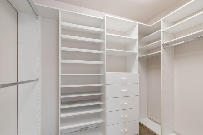 Building Photo - 8423 E Thunderbird Rd