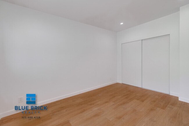 Building Photo - 5320 Corteen-18
