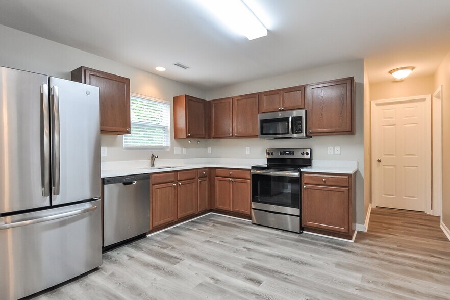 Building Photo - 273 Woodcreek Ln