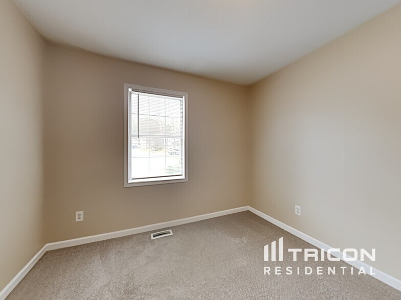 Building Photo - 238 Hampton Dr