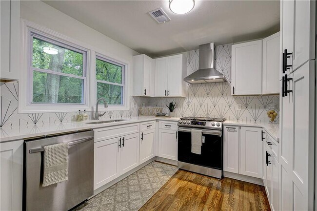 Building Photo - 131 Brookwood Dr SW