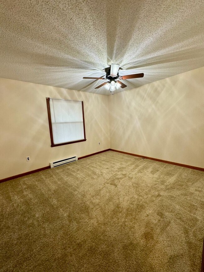 Building Photo - Duplex for Rent in Penn Laird