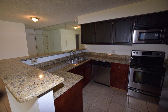 Building Photo - 2 Bedroom, 2 Bath Condo at 4625 Cason Cove...