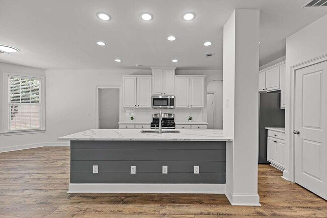 Building Photo - 3206 Montauk Hill Dr