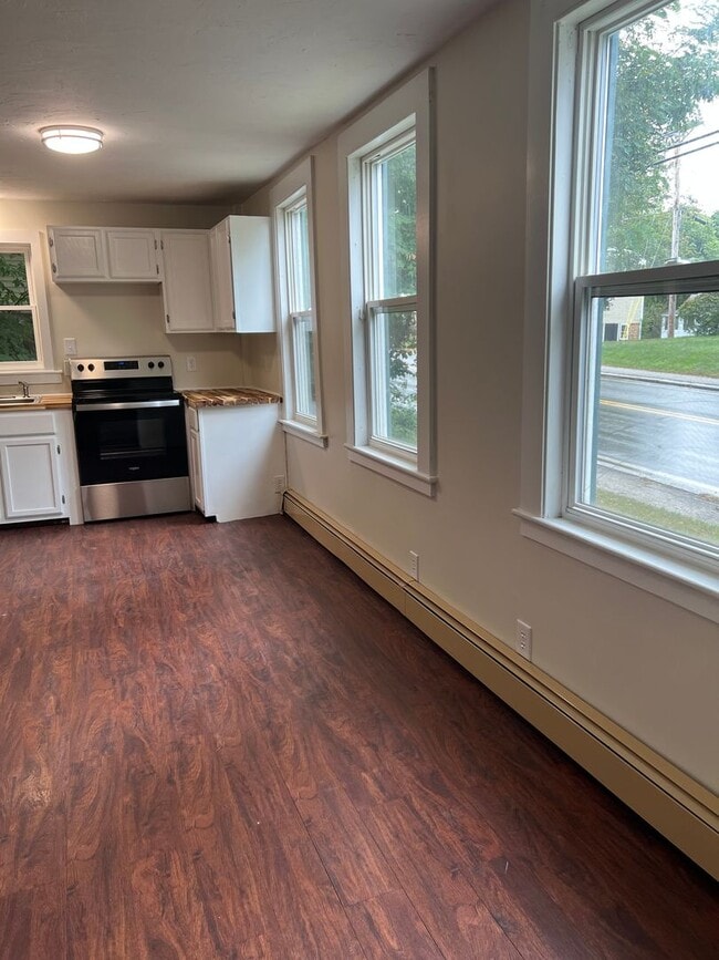 Building Photo - 5 Elm St