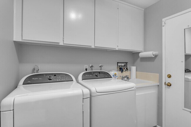 Building Photo - 17 Lugo Dr