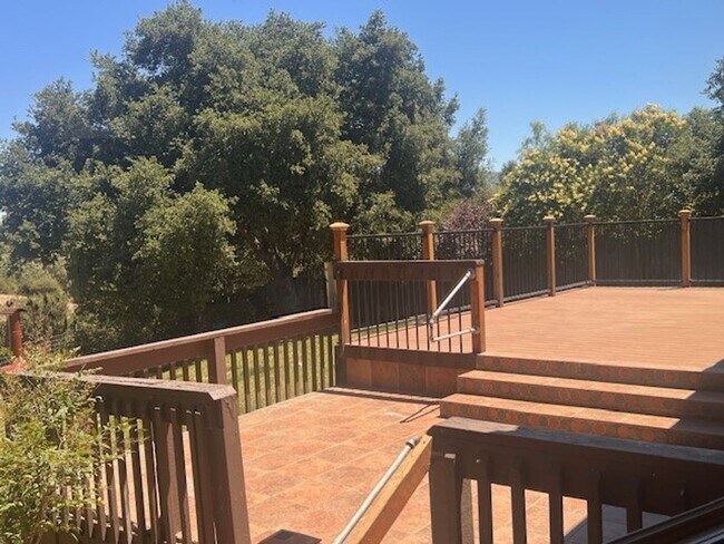Building Photo - New Price!  COUNTRY LIVING AT ITS BEST