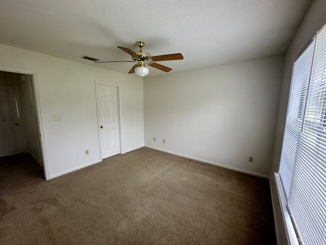 Building Photo - 6119 B Vinnie Dr