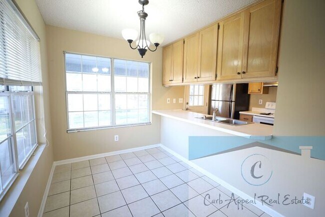 Building Photo - 3 bed / 2 bath home with fireplace - Valley View!!
