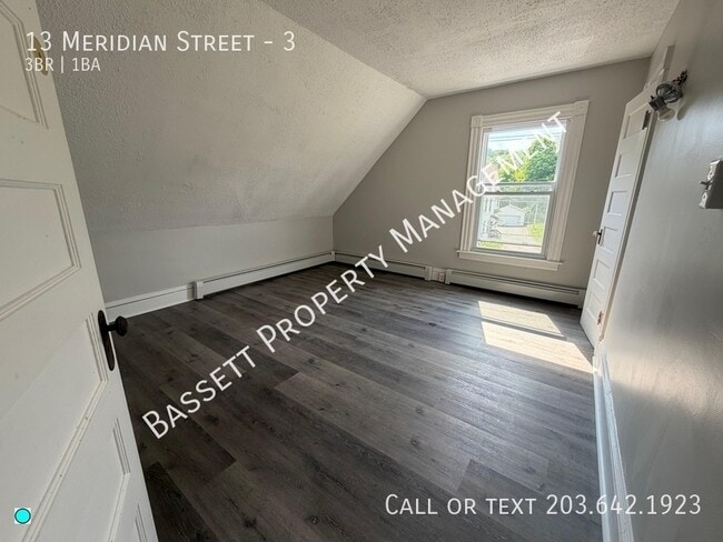 Building Photo - 13 Meridian St